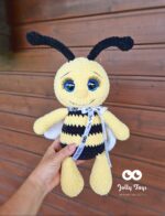 Crochet bee, a happy handicraft toy - Image 2