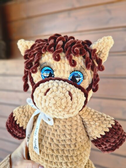 2026 aasta sümbol hobune – heegeldatud pruun personaliseeritud nimeline kingitus