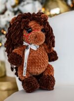 Väike tumepruun hobune Nimeline katsikukingitus