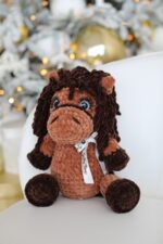 Tumepruun hobune 2026 aasta sümbol